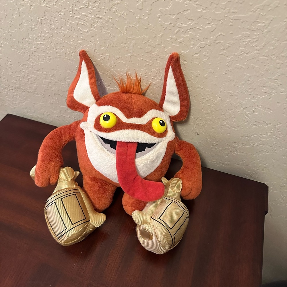 Skylanders 2012 Trigger Happy Plush w/Lights & Sounds Works 9 inches - Picture 5 of 8